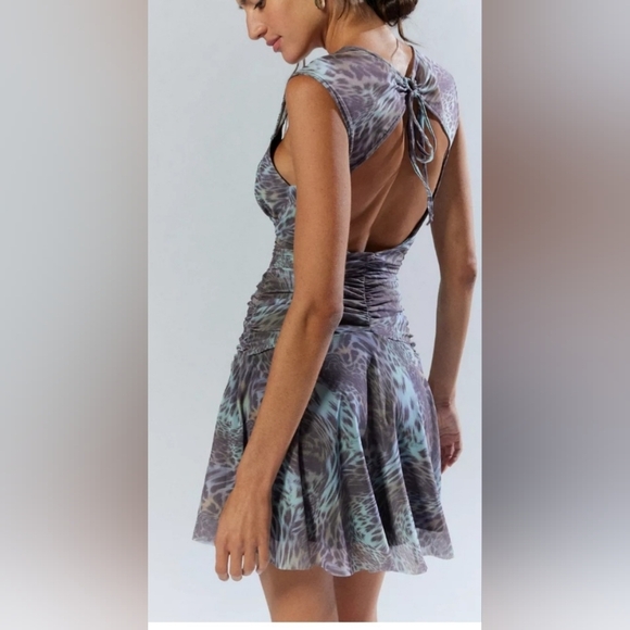 Silence + Noise UO Urban Outfitters Tish floral multi Drop-Waist Mini Dress size - Picture 1 of 4